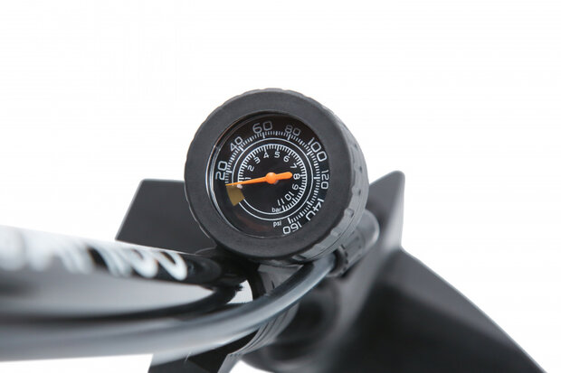 fietspomp M2 met drukmeter 62 cm 11 Bar staal zwart