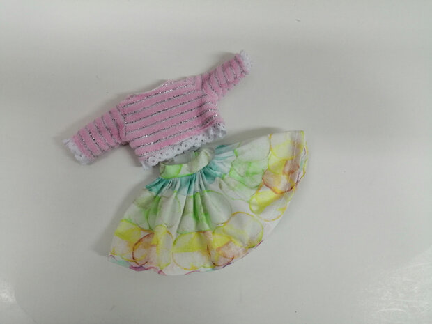 tienerpop kleertjes Luci junior vinyl roze/wit