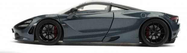 auto Fast &amp; Furious Shaw&#039;s McLaren 720S 1:24 die-cast zwart