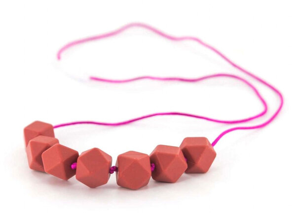 bijtketting Kola Cubes&nbsp;75 cm silicone bordeaux