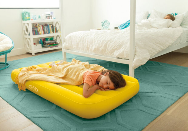 kinderluchtbed Cozy 157 x 88 x 18 cm vinyl geel