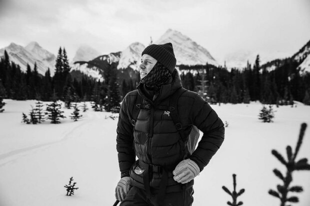 muts Knitted &amp; Polar Airon acryl zwart one-size
