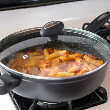 hapjespan met deksel Cook 28 cm aluminium zwart