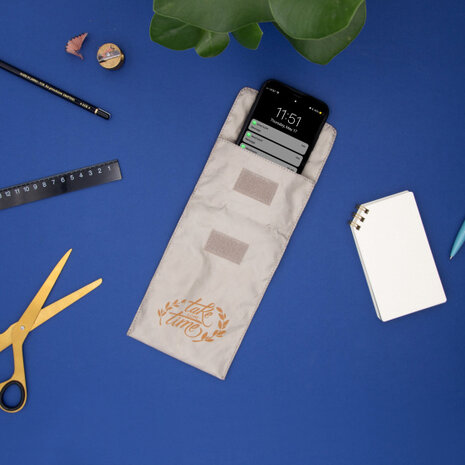 telefoonhoes signaal-blokkerend 16,5 cm textiel cr&egrave;me
