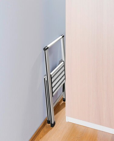 huishoudtrap 1-treeds 44 x 69 cm aluminium zilver