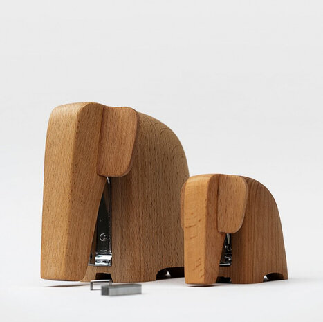 nietmachine Olifant kalf 8,7 x 7 cm hout naturel