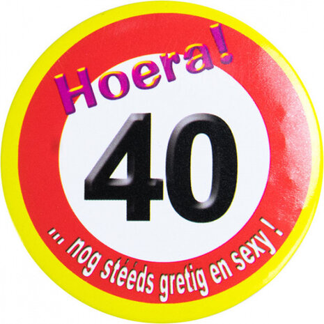 button Hoera! 40 5,5 cm staal rood/wit