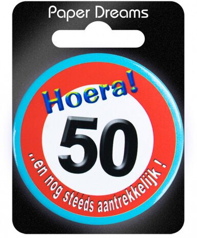 button Hoera! 50 5,5 cm staal rood/wit
