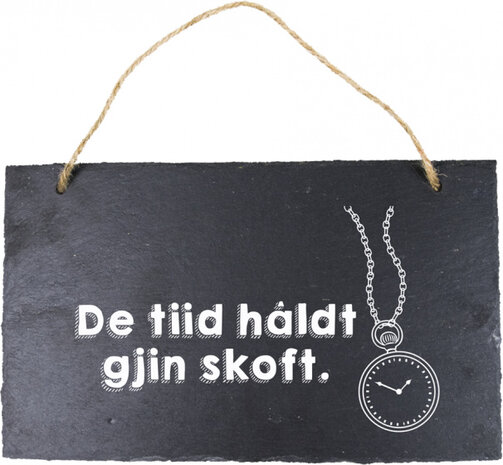 spreukbord Fries de tiid haldt 25 cm leisteen zwart